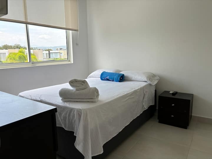 Schlafzimmer 1