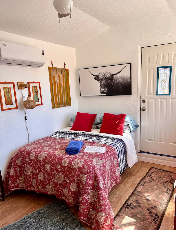 Sweet & Small Artsy Room Close To Old Town - Albuquerque, NM