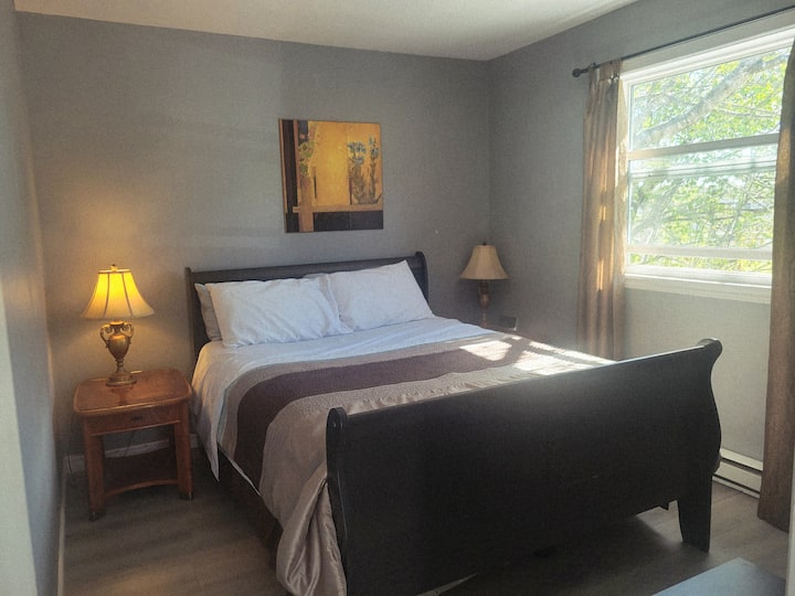 Cozy Little 1br Pad - Private & Centrally Located - Halifax
