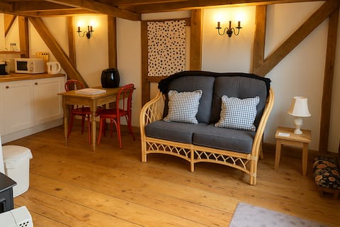 Popular Airbnb listing: Romantic converted granary in the New Forest in New Forest