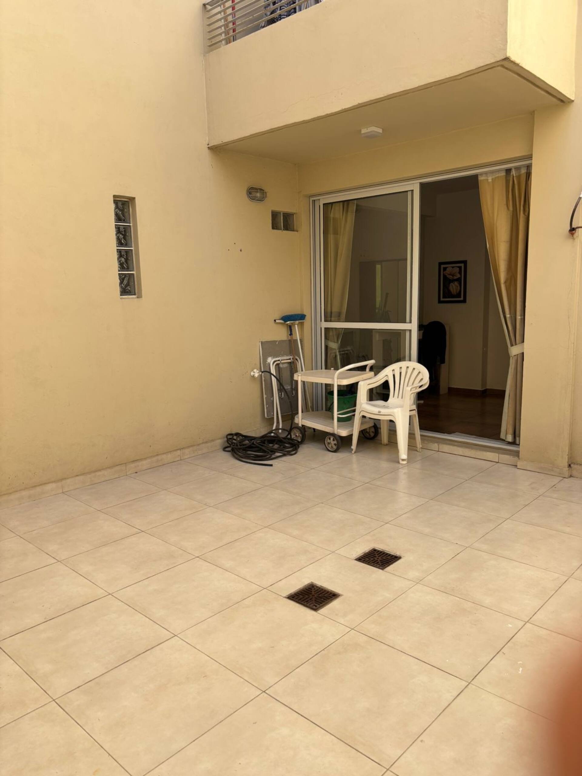 New apartment in Saveedra with a patio