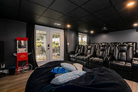 Peaceful ND area home, Hot Tub, 150" Theater