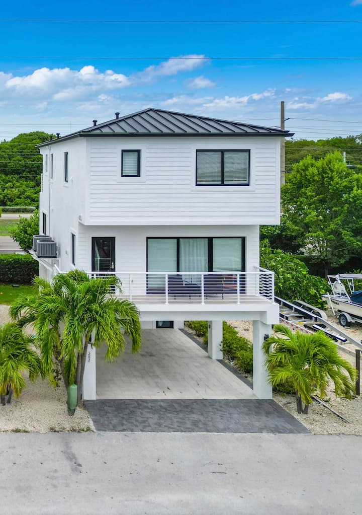 Breathtaking Ocean Dream 3 Story Home - Florida Keys, FL