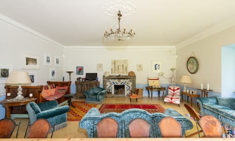 Historic 24-room residence. Nineteenth-century villa with cottage