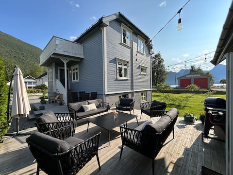 Sæbø city center 10 beds Hjørundfjord Sunnmørsalpene