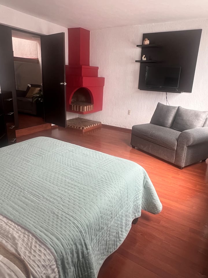 ชั้นล่างมีเตาผิง