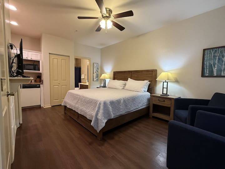 King Studio W/ Elevator | Rl 9-1b - Branson, MO