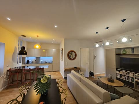 Top Airbnb: Luxury 2BR 2 Ensuite Baths 3-Min Walk to Croisette à Cannes