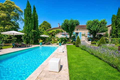Villa with 4 bedrooms ensuite, Pool & hot tub