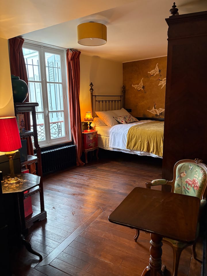 Fabulous Independent Studio In Historic Montmartre - Paris