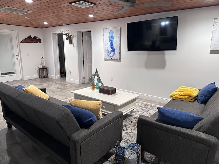 Gorgeous Weeki Wachee Waterfront Oasis W/ Privacy - Weeki Wachee, FL