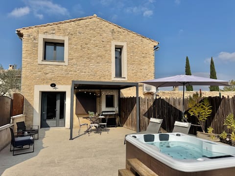 Le Colombier, a break facing Mont Ventoux