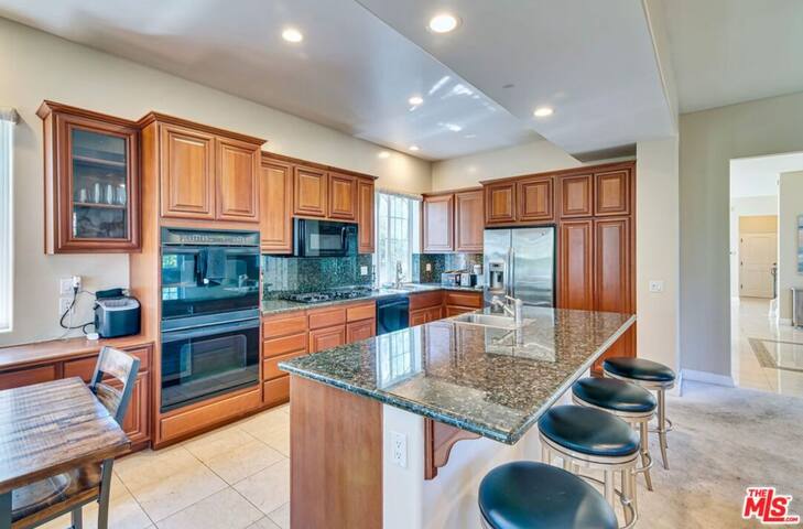 Canals, beach, marina vacation! gallery image 2