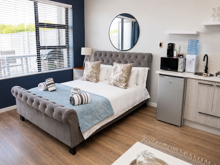 Work & Stay Studio | Fast Wifi | Near Blouberg - Parklands
