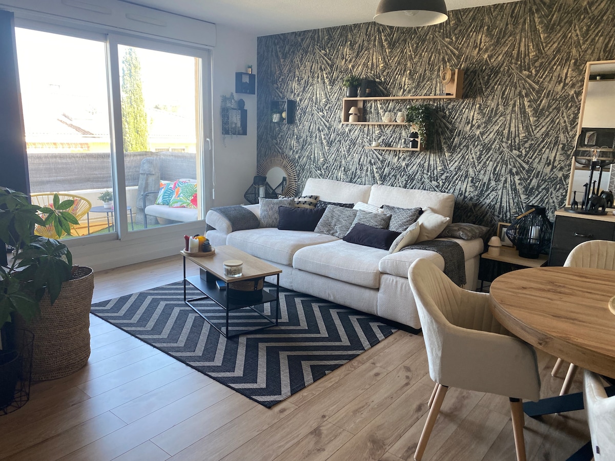 Top Airbnb: Aix-la-Duranne, Entire accommodation, 2 exteriors in Aix En Provence