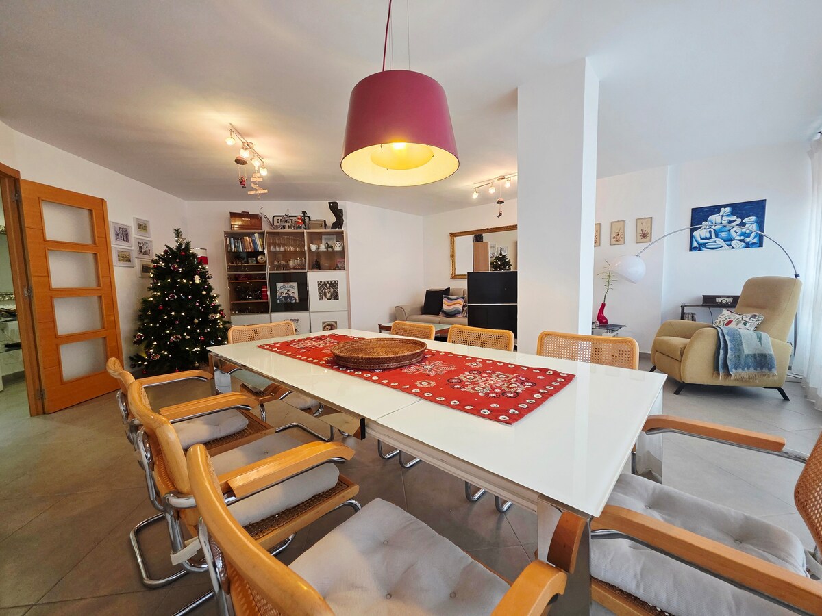 Popular Airbnb listing: Málaga Center! 140m² and private parking! in El Ejido
