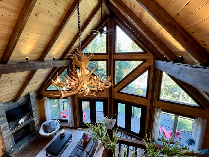 Полилей от естествено паднали рога, изглед от мецанина.