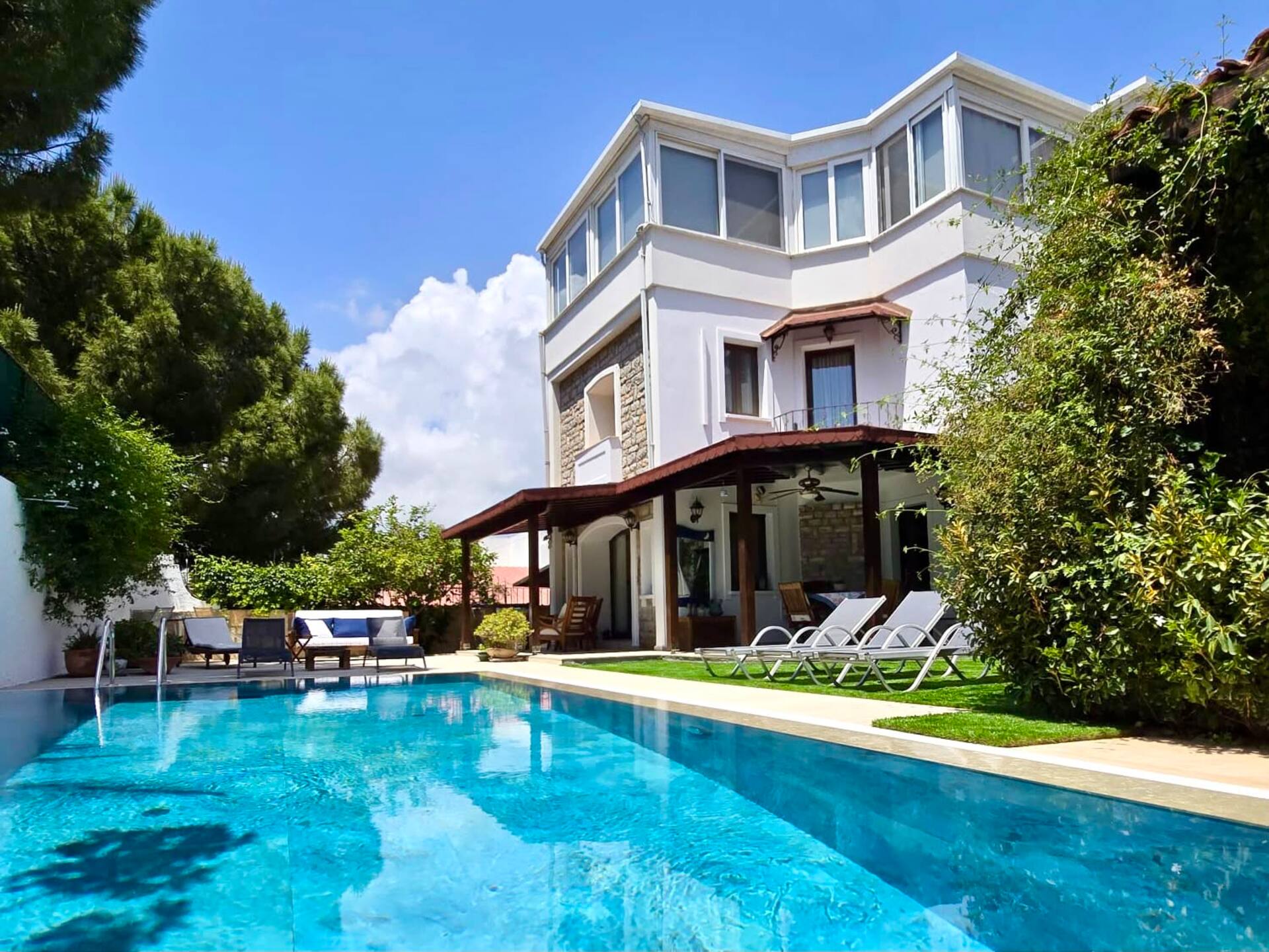 Villa Antique • Private Pool & Garden, 10 min to the Beach