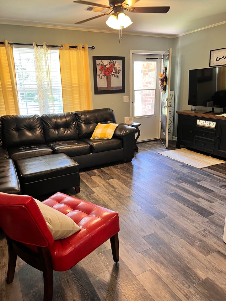 Business Travelers-king Bed, 55” Tv/walk-in Closet - Tarrytown, GA