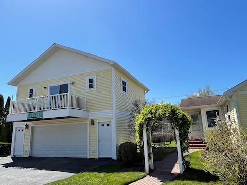 Flip Flop Inn! with Crystal Lake views and access!