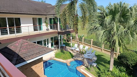 Best Location! Walk to beach etc. Free Transfer