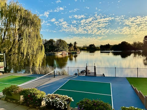 Relax by the lake, a resort experience!