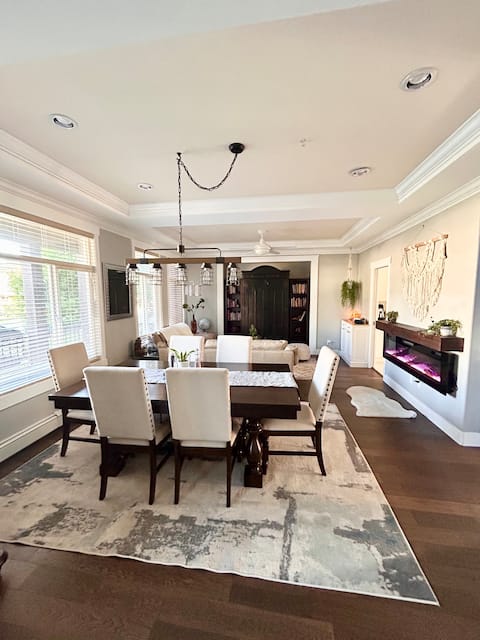 Large, modern clean home -no parties. Pet friendly