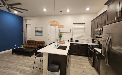 Popular Airbnb listing: Modern & Spacious Guest Suite Short & Long Term in Estrella