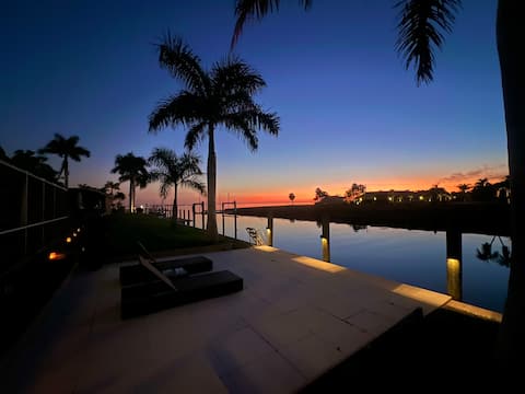 Luxury modern waterfront 4BR/3.5BA pool beach