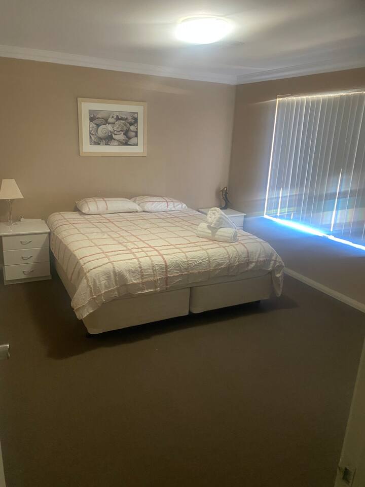 Lovely 4 Bedroom Villa - With Pool - Kalbarri