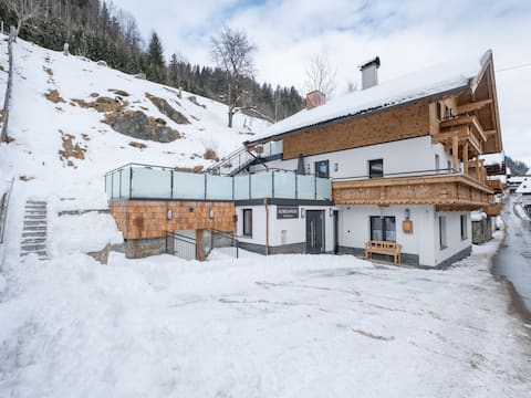 Beliebte Airbnb-Anzeige: Spacious apartment with ski and bicycle storage in Neukirchen Am Großvenediger