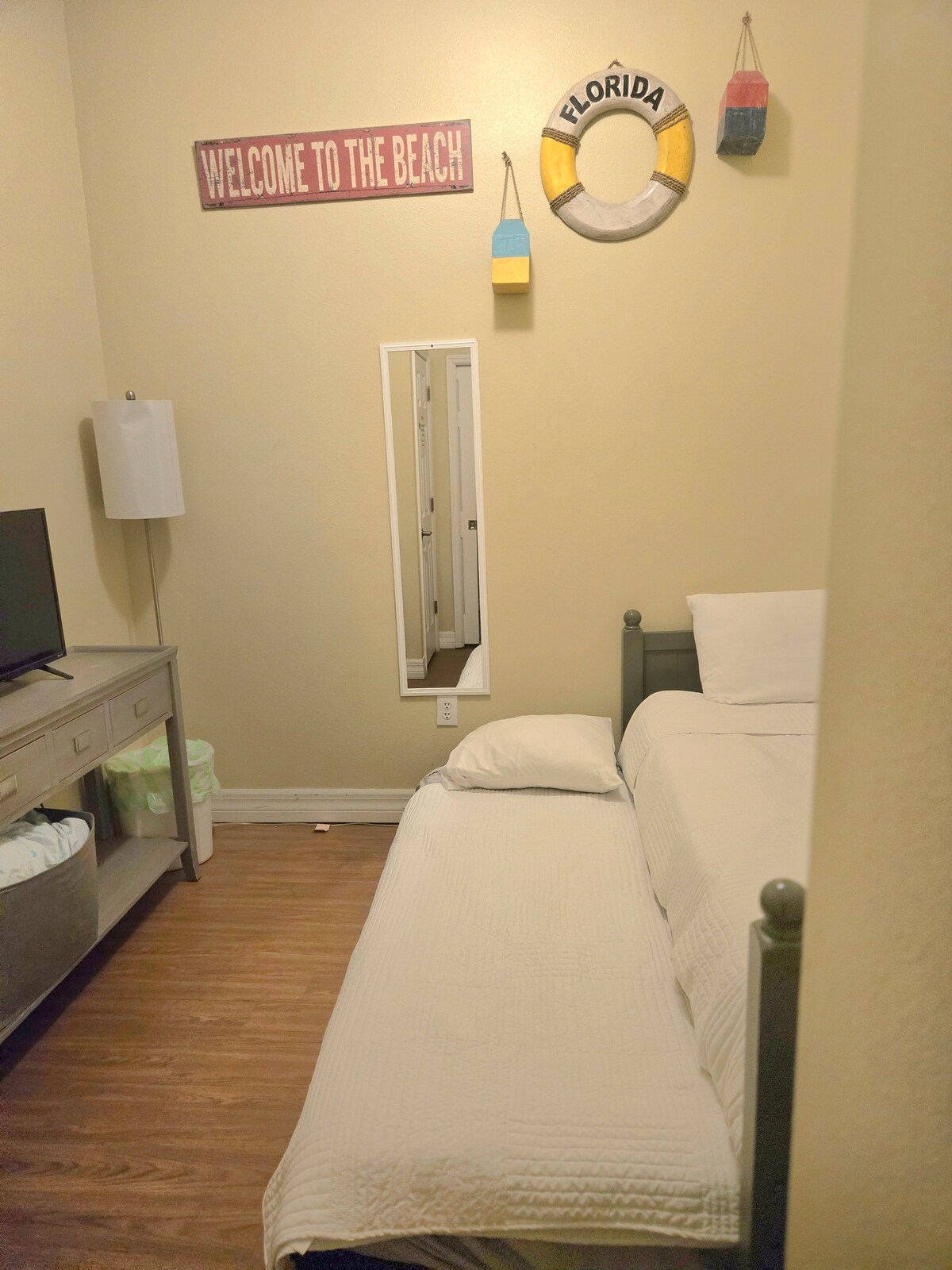 dos camas individuales se pueden formar/conectar en 1 cama tamaño king. 