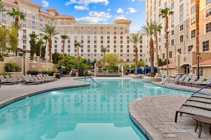Family Getaway  1 Bedroom Suite - Las Vegas, NV