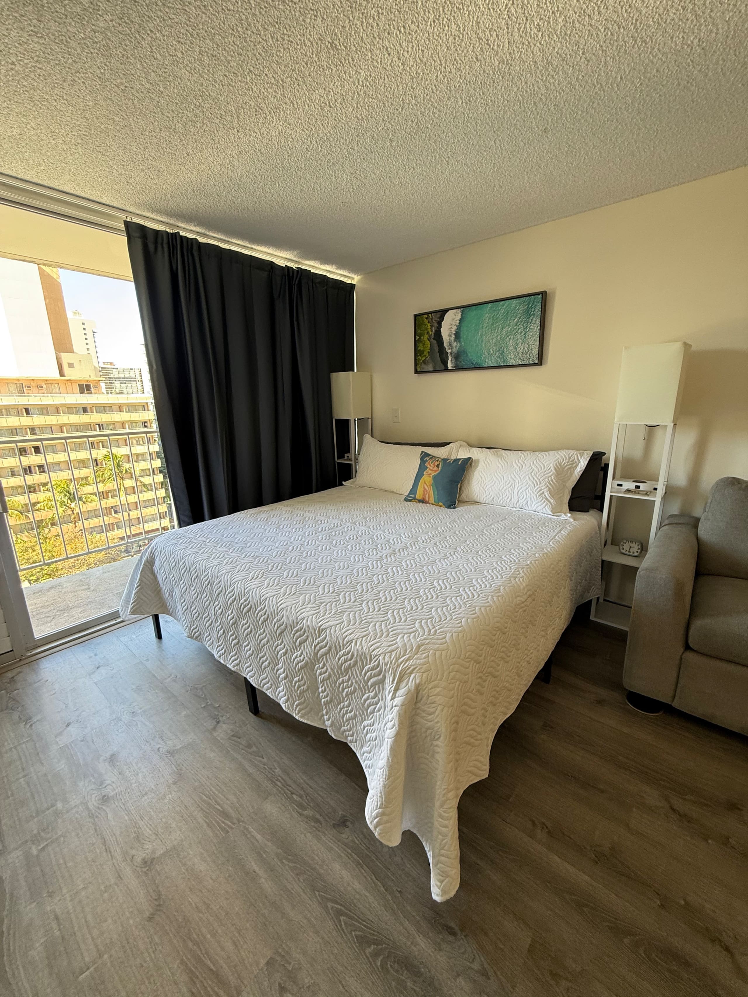 Condo in Honolulu · ★4.84 · 1 bedroom · 3 beds · 1 private bath - Image 35