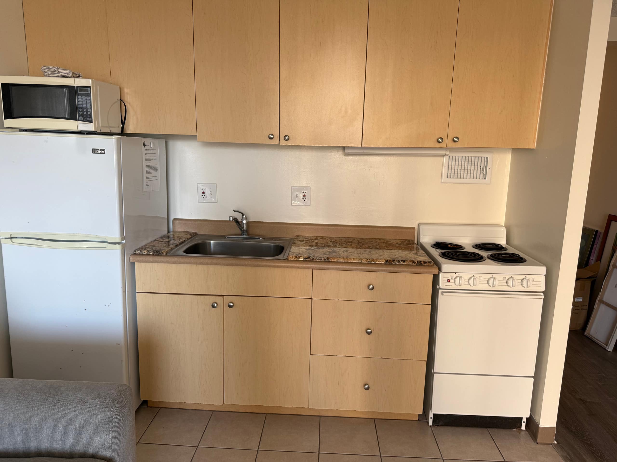 Condo in Honolulu · ★4.84 · 1 bedroom · 3 beds · 1 private bath - Image 19