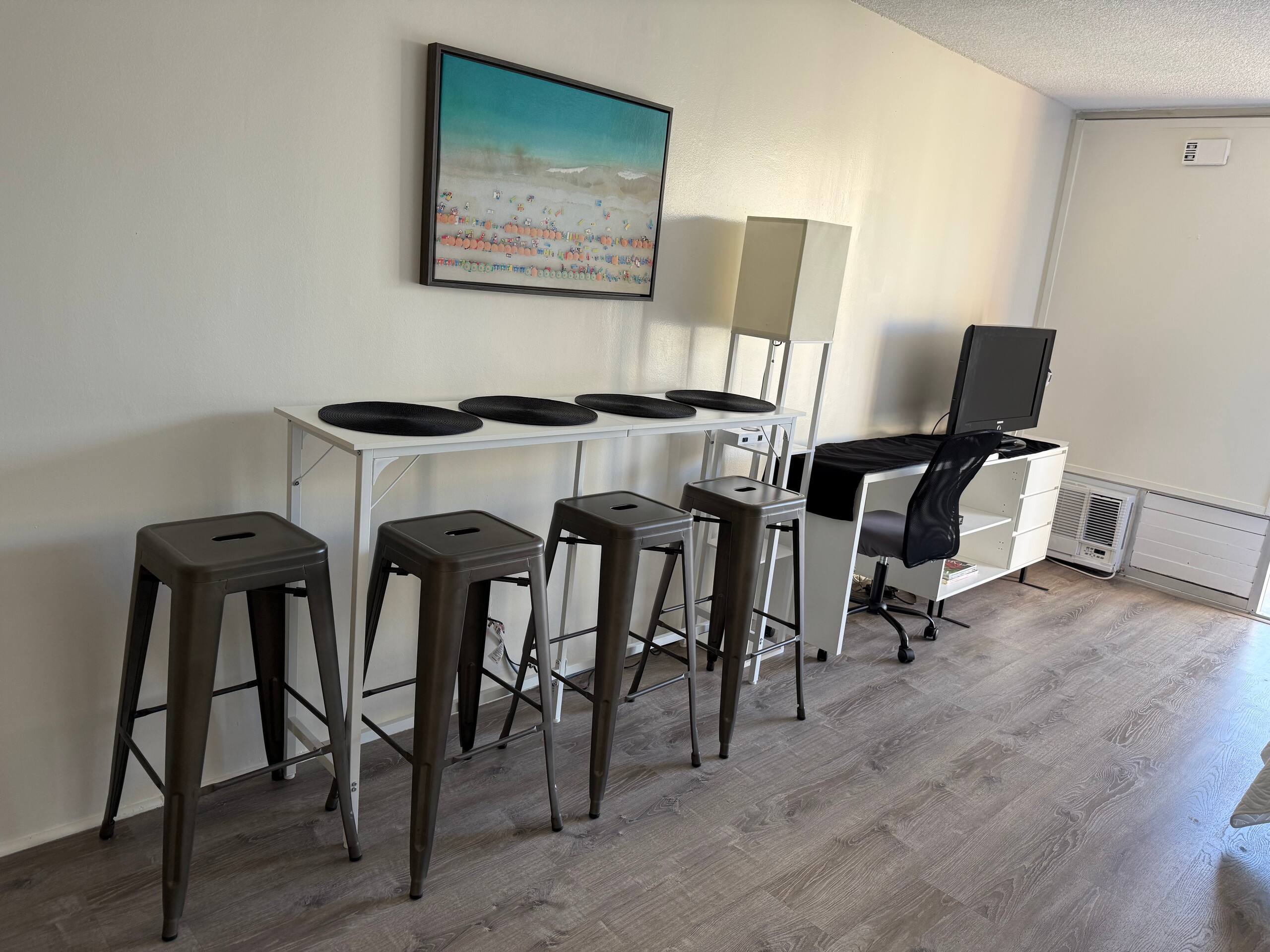 Condo in Honolulu · ★4.84 · 1 bedroom · 3 beds · 1 private bath - Image 18