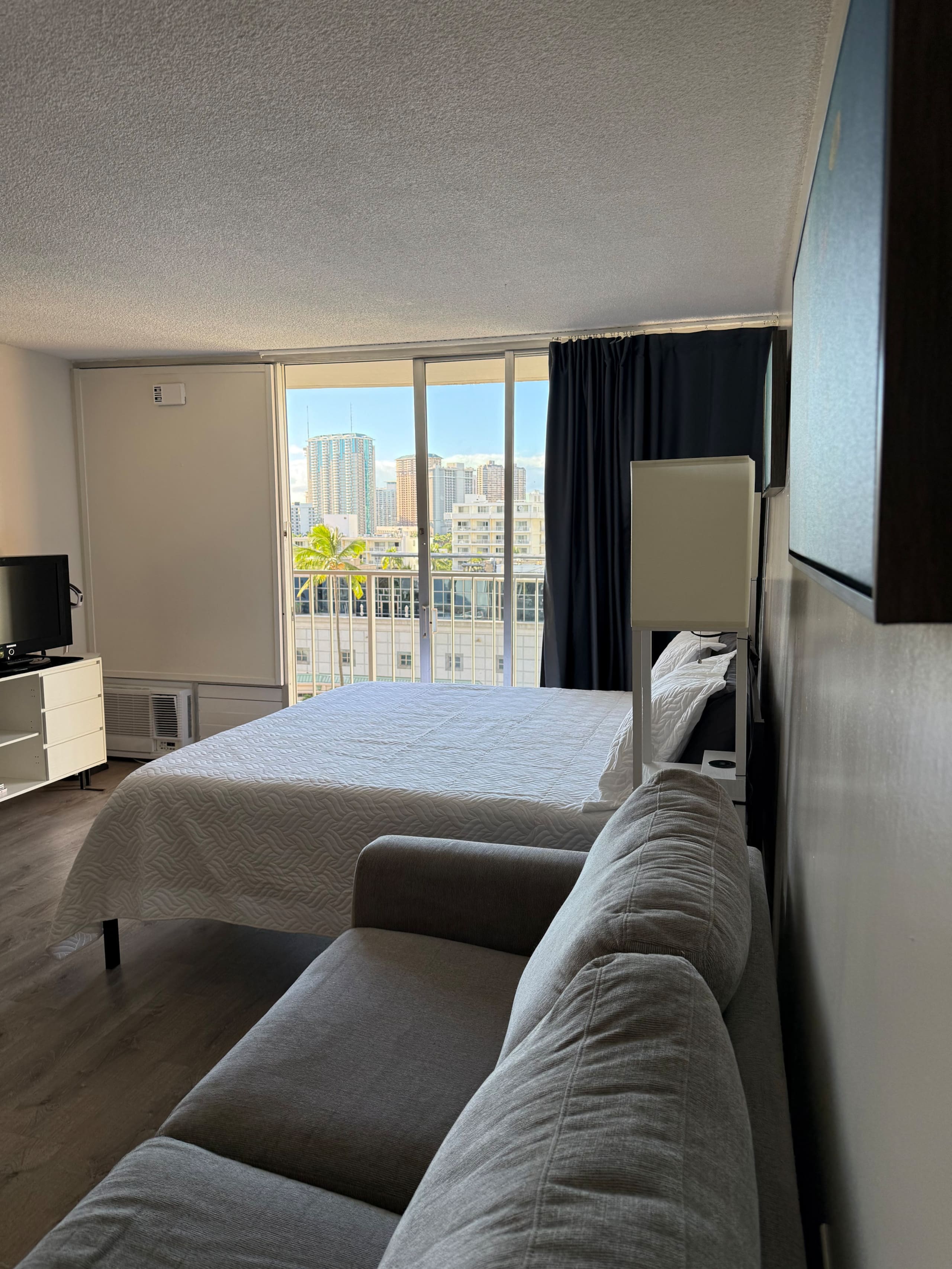 Condo in Honolulu · ★4.84 · 1 bedroom · 3 beds · 1 private bath - Image 4