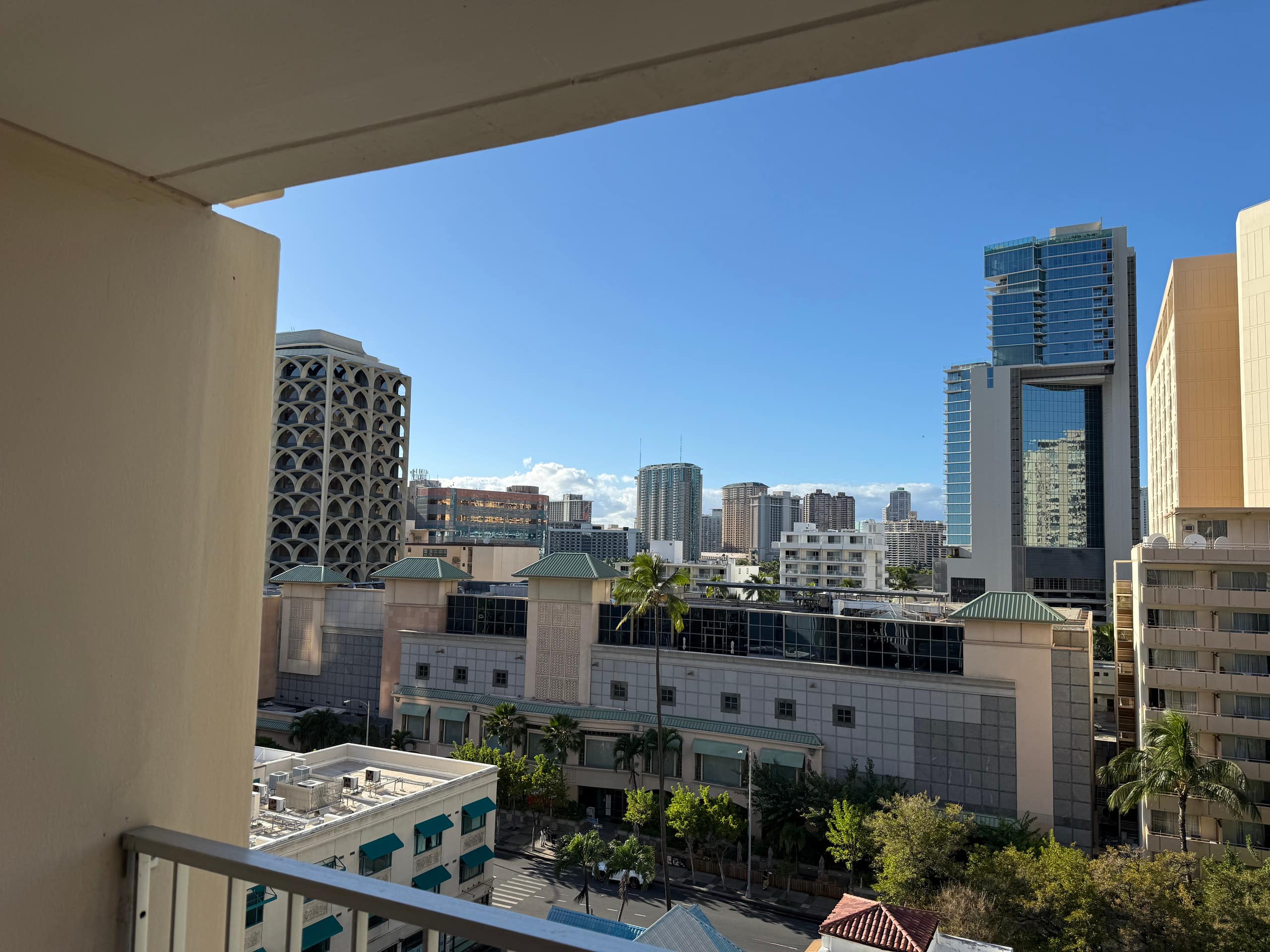 Condo in Honolulu · ★4.84 · 1 bedroom · 3 beds · 1 private bath - Image 14