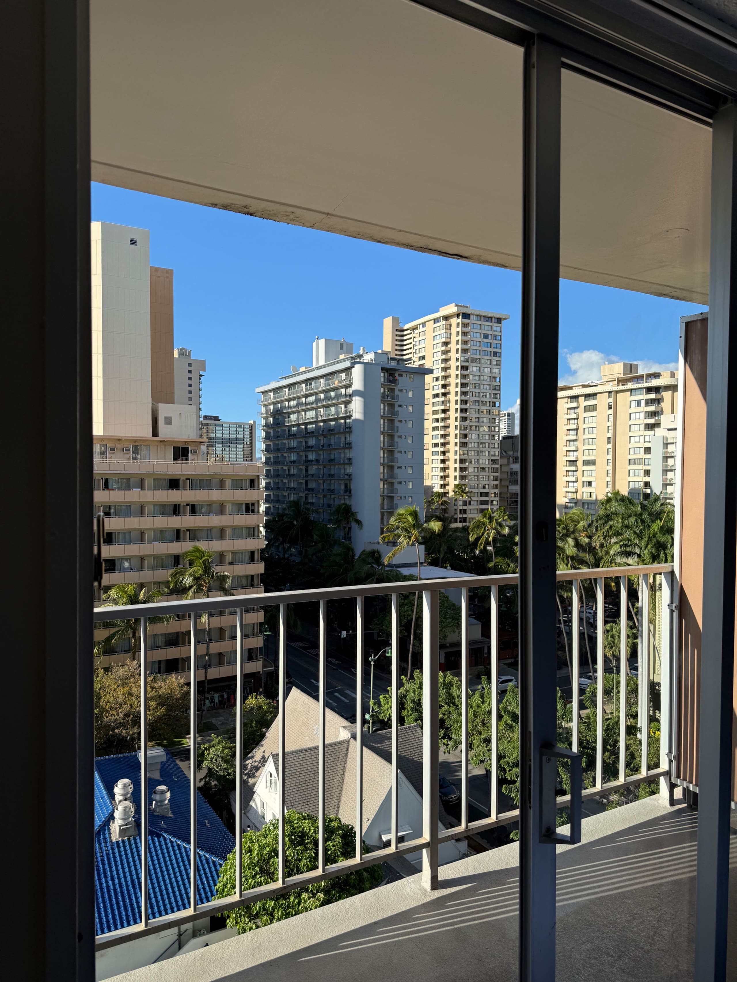 Condo in Honolulu · ★4.84 · 1 bedroom · 3 beds · 1 private bath - Image 5