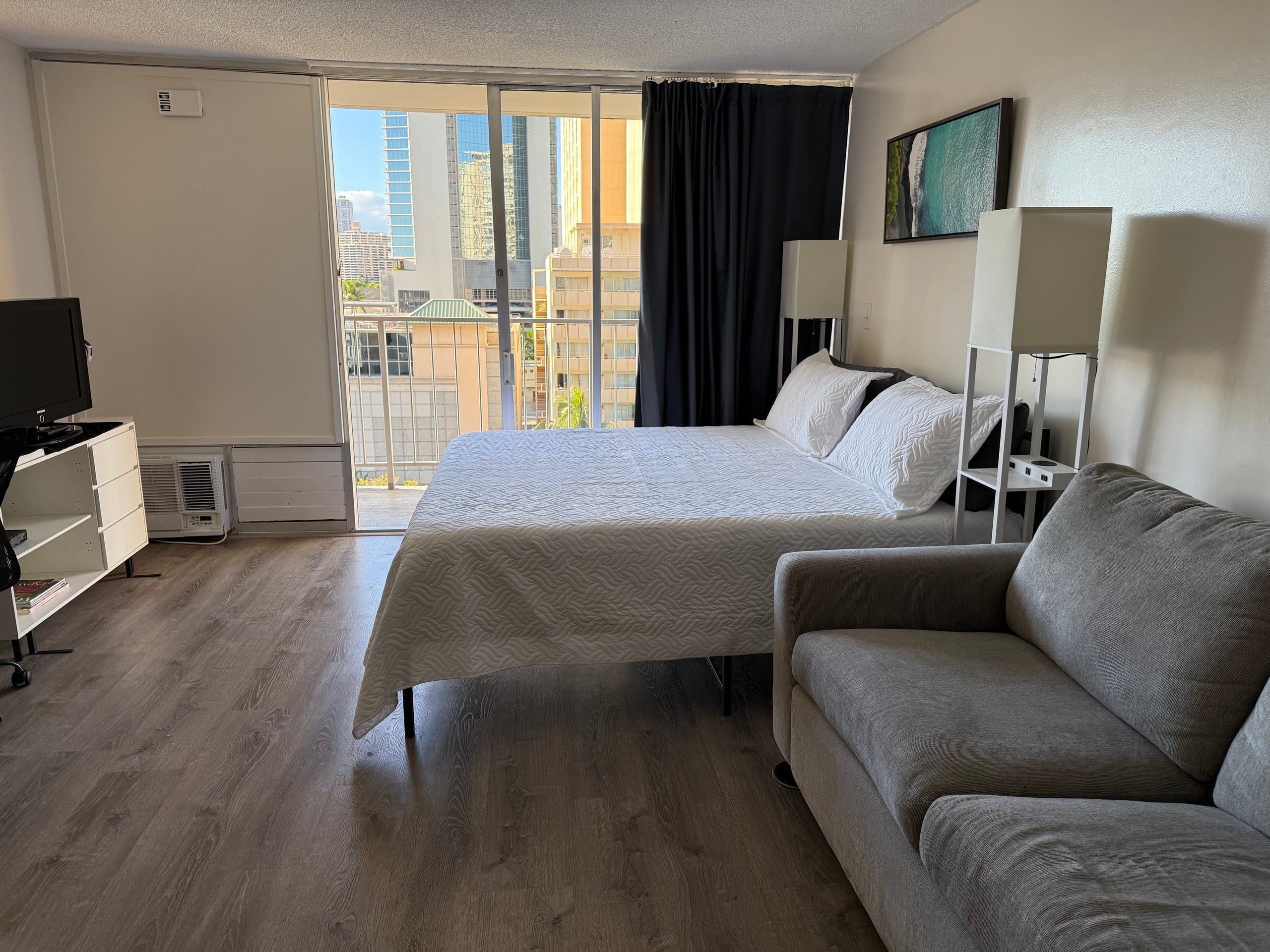 Condo in Honolulu · ★4.84 · 1 bedroom · 3 beds · 1 private bath - Image 21