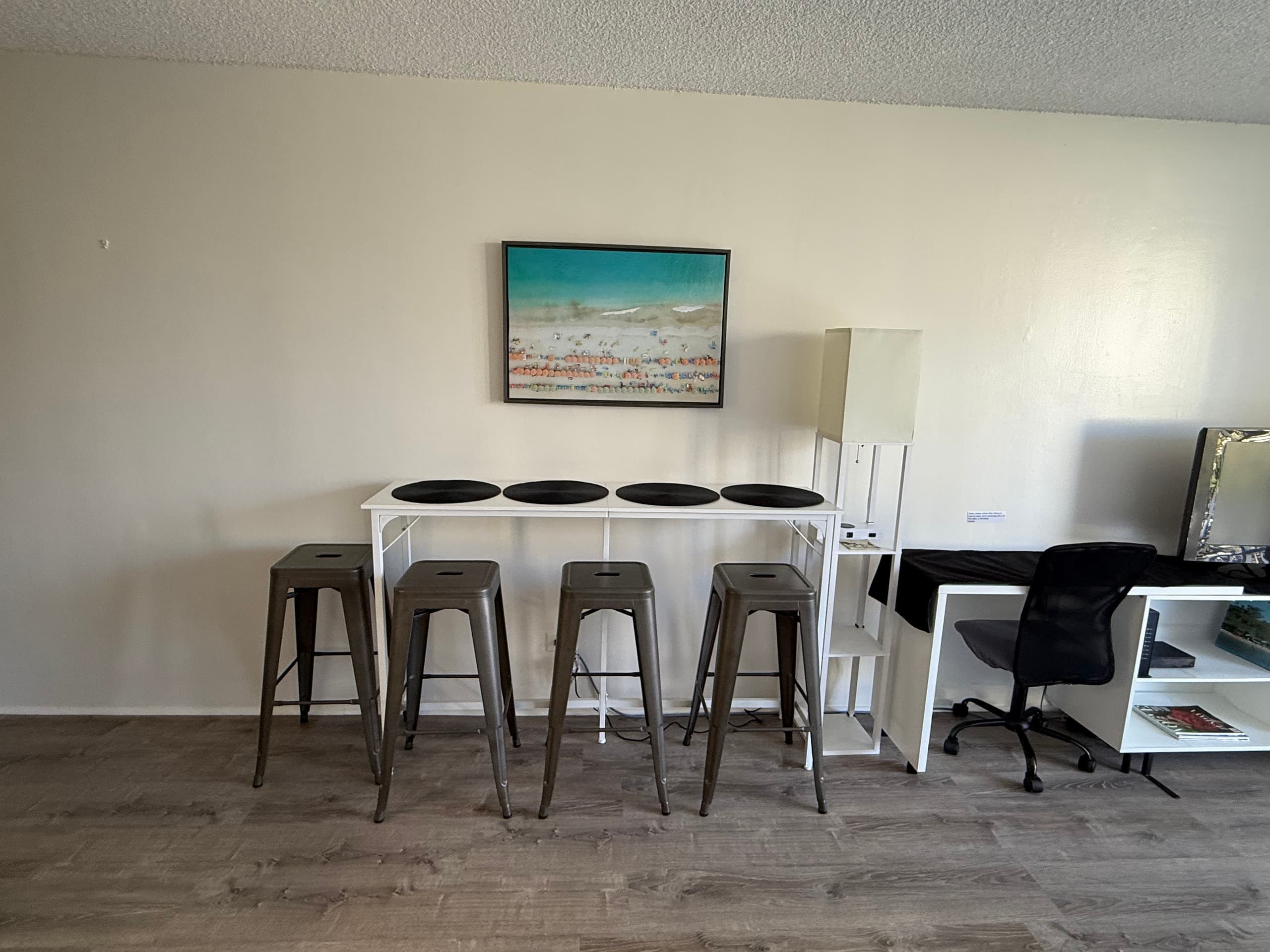 Condo in Honolulu · ★4.84 · 1 bedroom · 3 beds · 1 private bath - Image 6