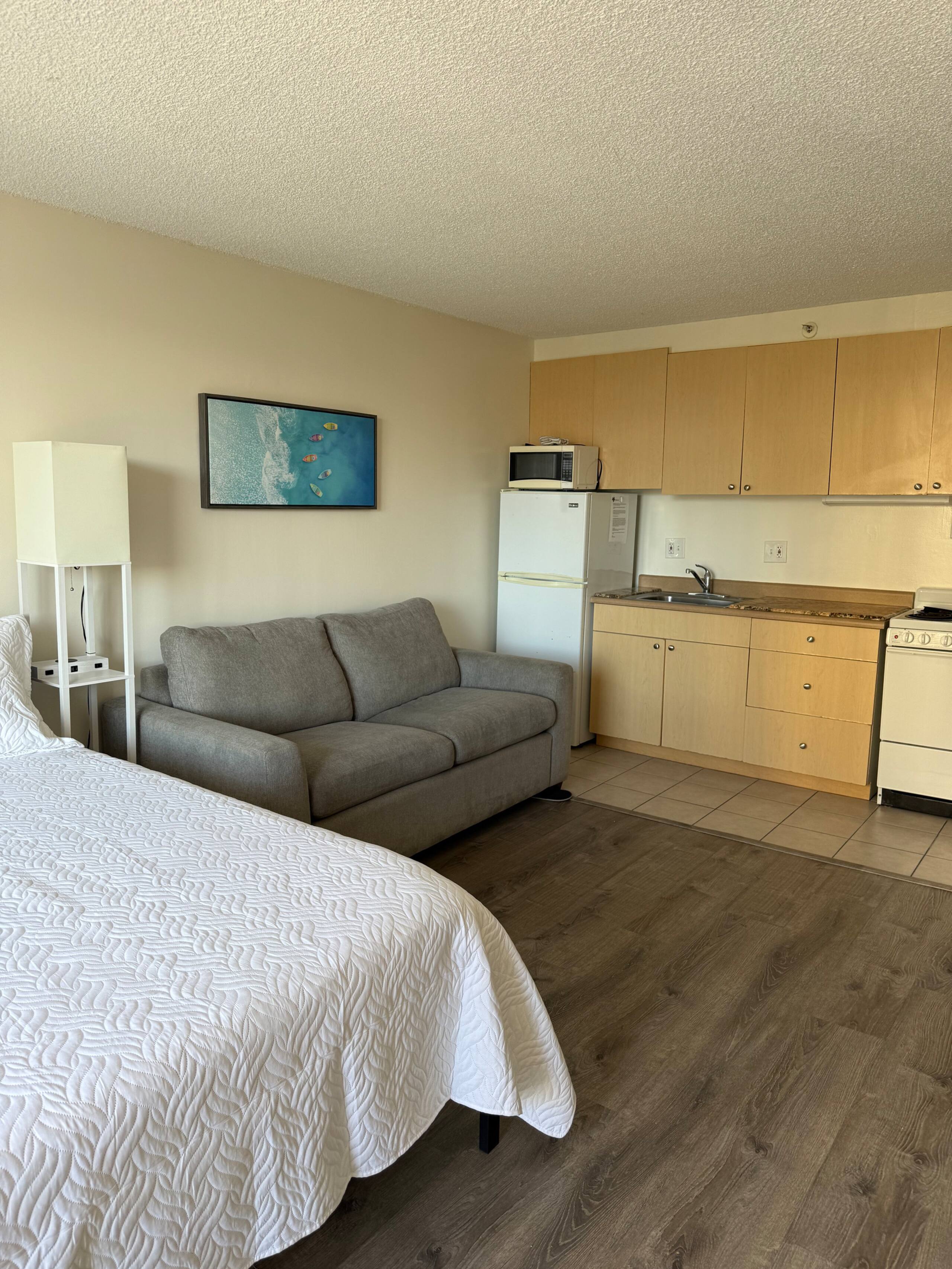 Condo in Honolulu · ★4.84 · 1 bedroom · 3 beds · 1 private bath - Image 16