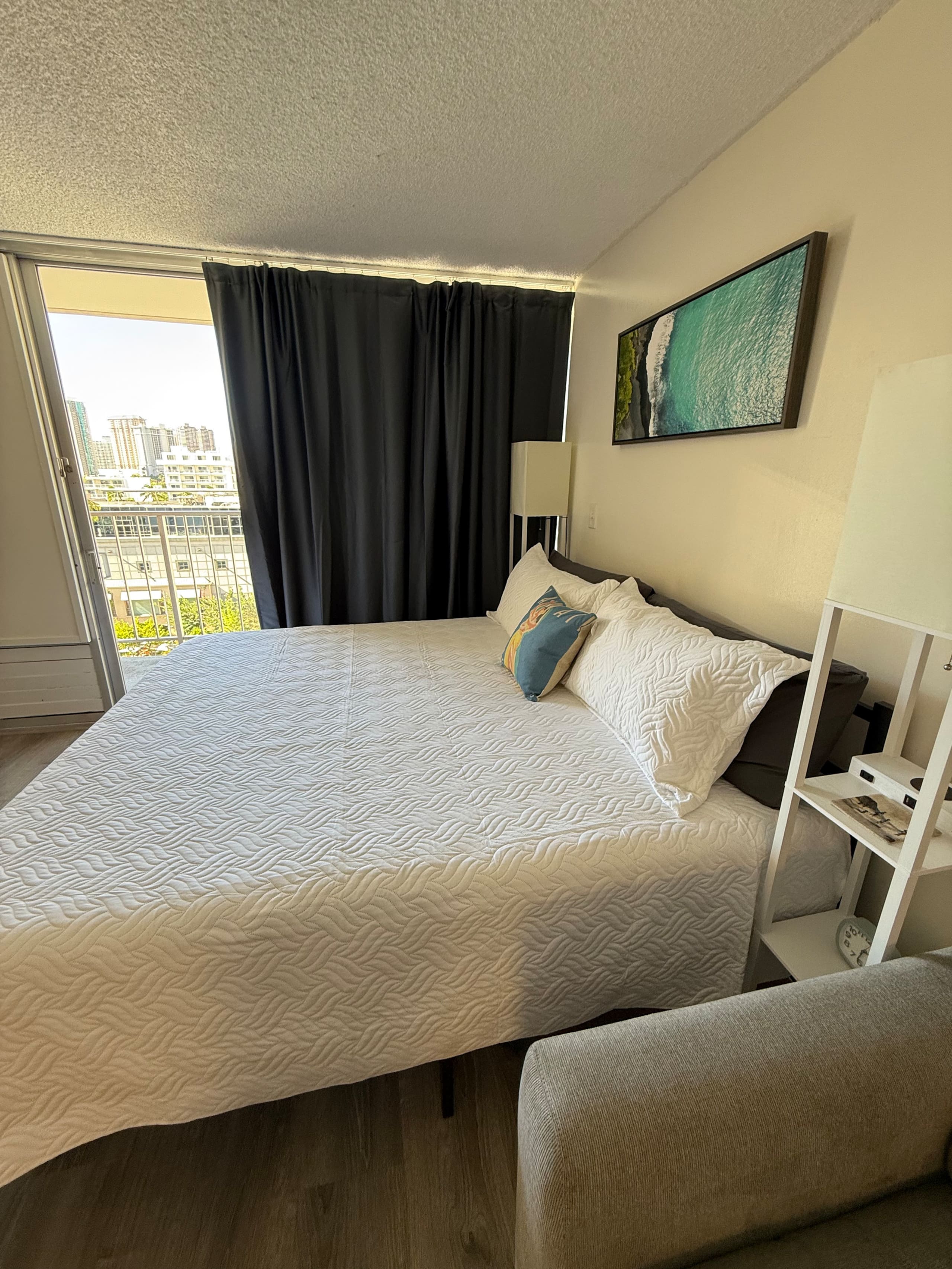 Condo in Honolulu · ★4.84 · 1 bedroom · 3 beds · 1 private bath - Image 31