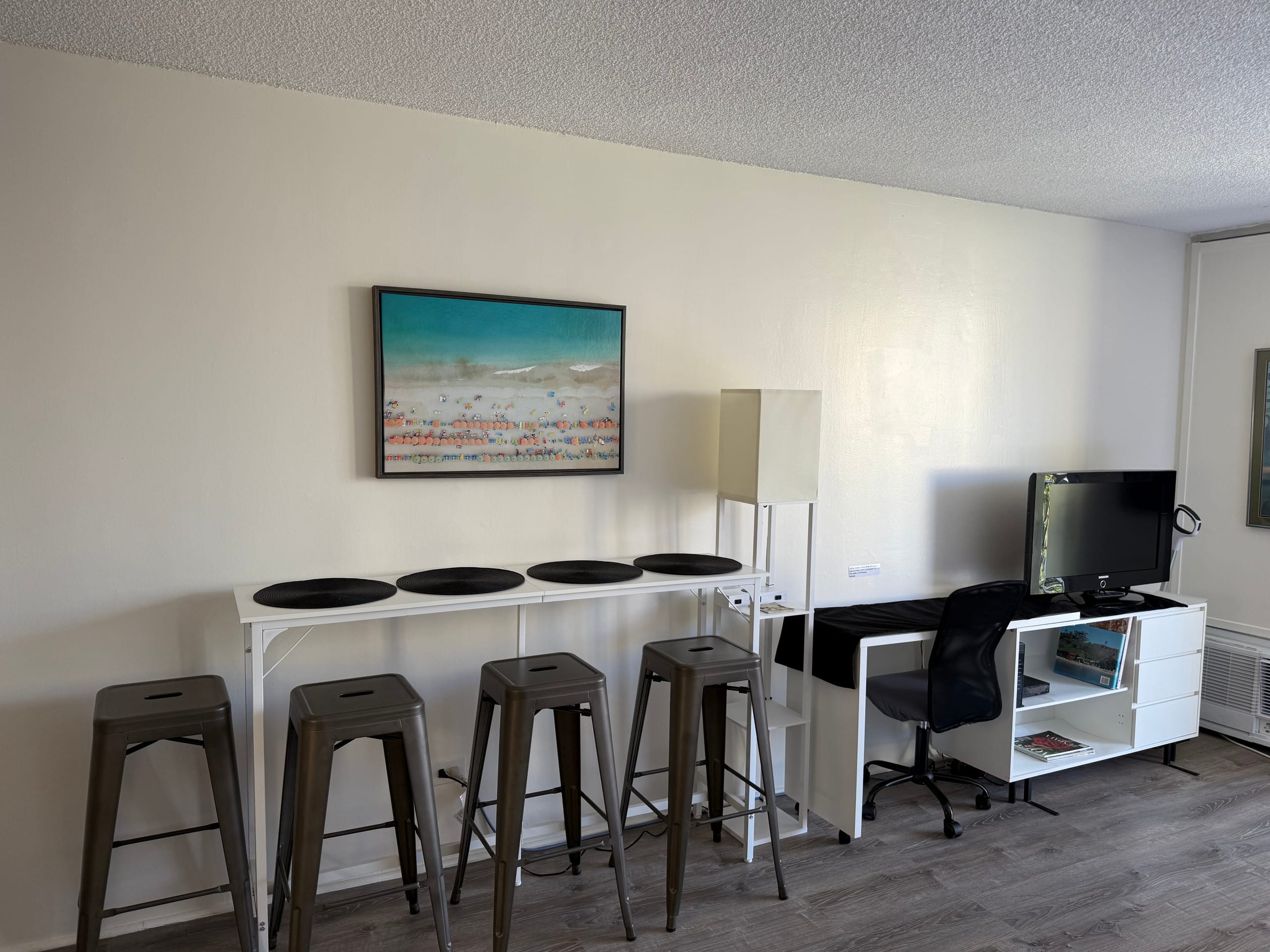 Condo in Honolulu · ★4.84 · 1 bedroom · 3 beds · 1 private bath - Image 39