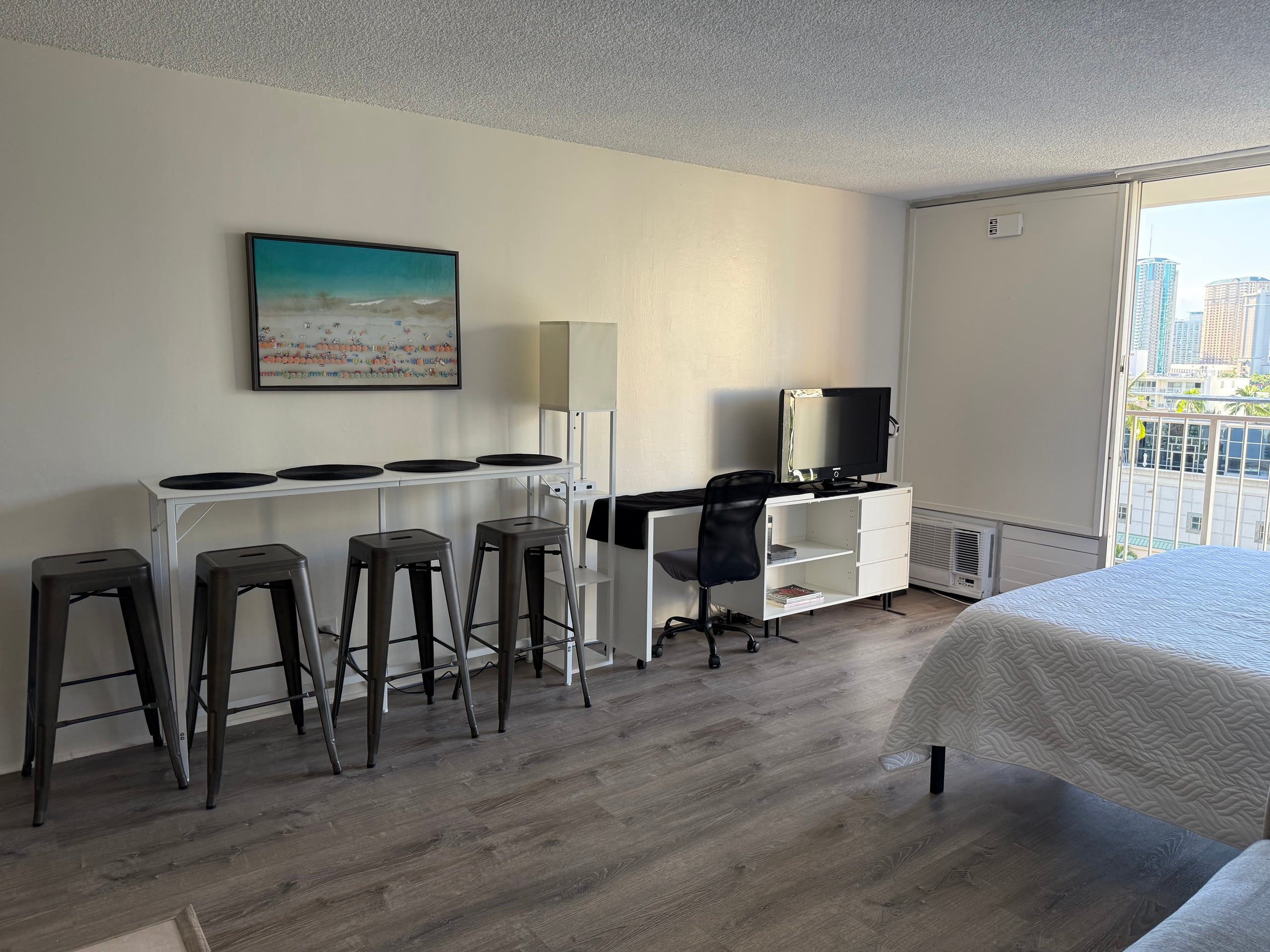 Condo in Honolulu · ★4.84 · 1 bedroom · 3 beds · 1 private bath - Image 10