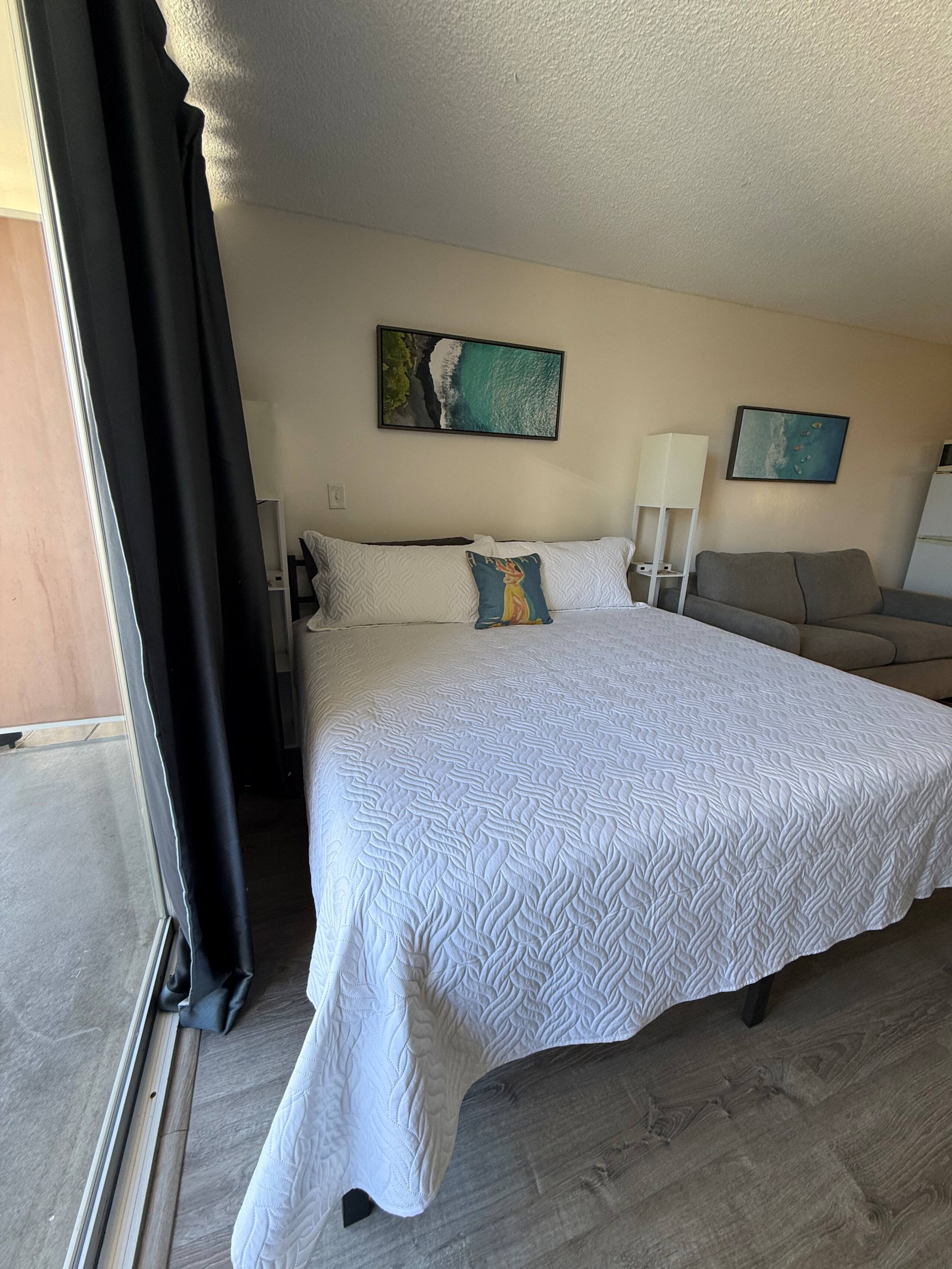 Condo in Honolulu · ★4.84 · 1 bedroom · 3 beds · 1 private bath - Image 29