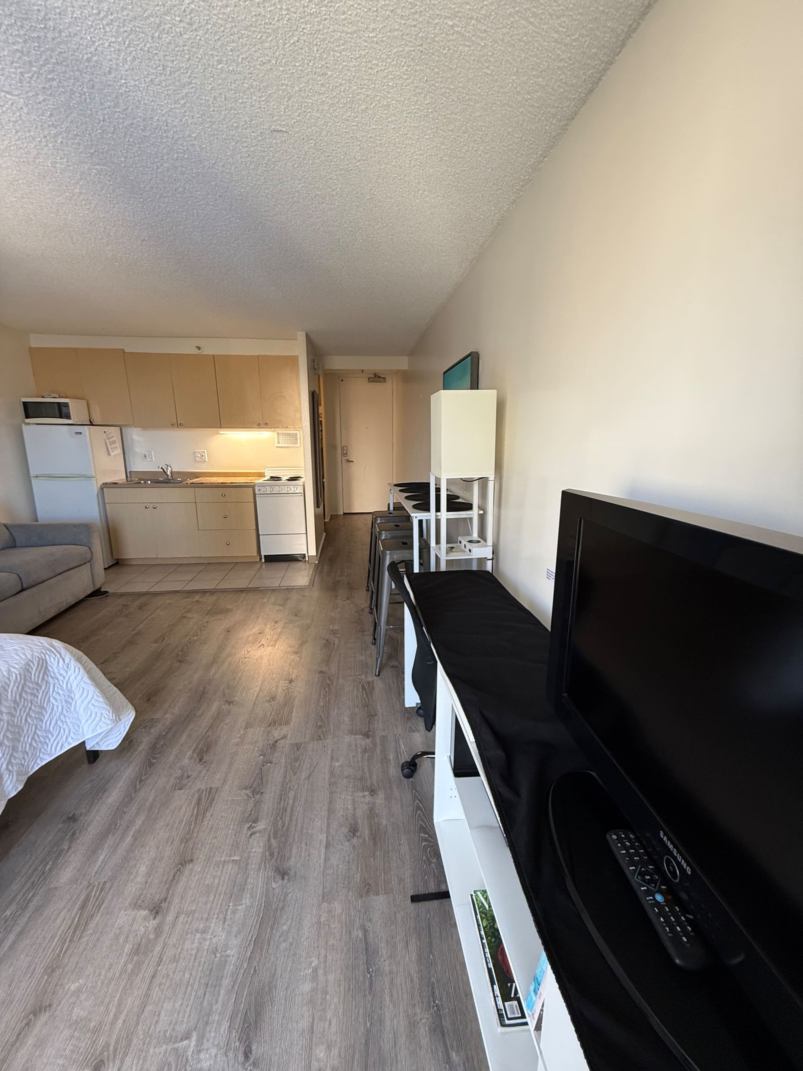 Condo in Honolulu · ★4.84 · 1 bedroom · 3 beds · 1 private bath - Image 26