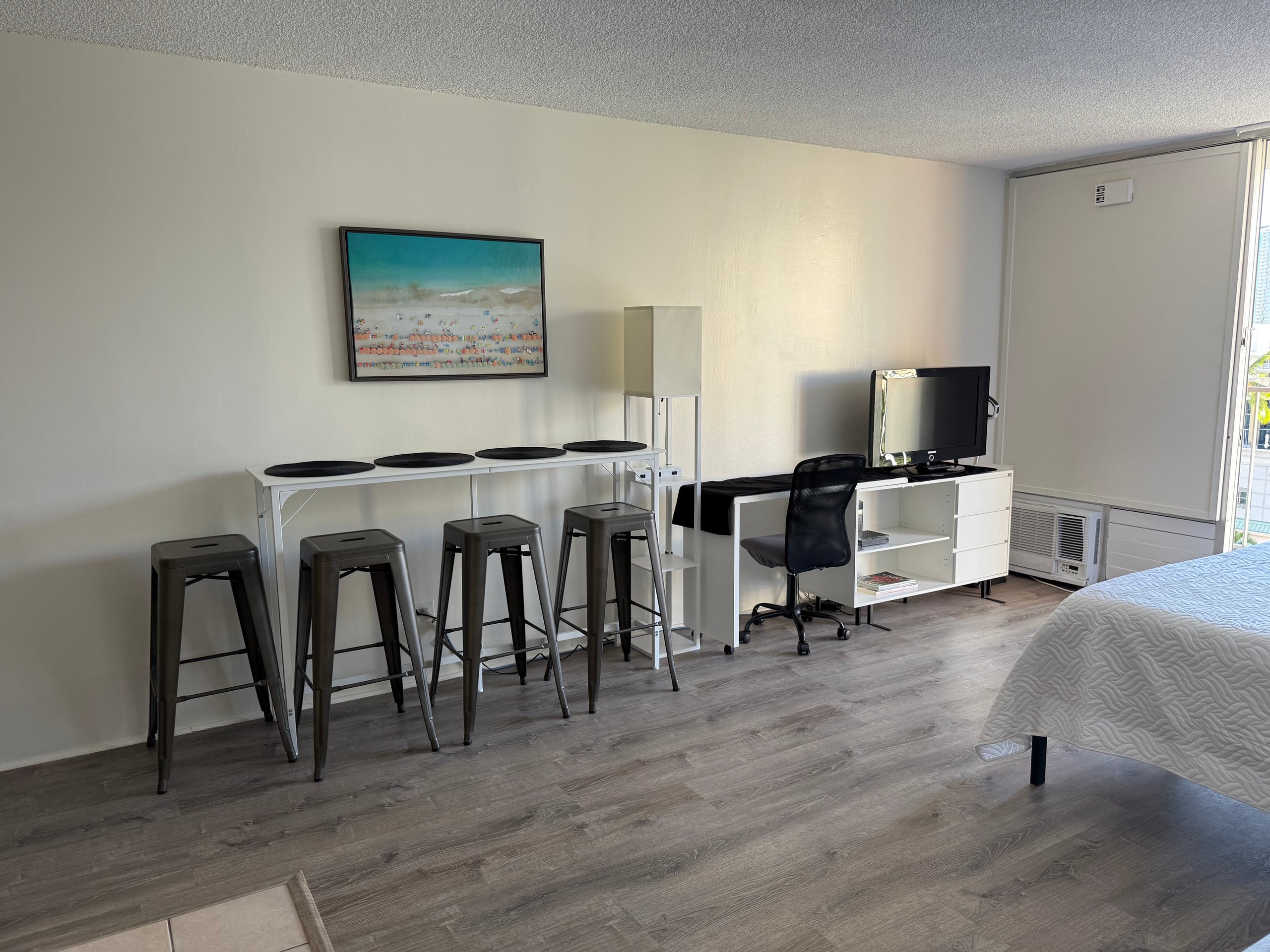 Condo in Honolulu · ★4.84 · 1 bedroom · 3 beds · 1 private bath - Image 9