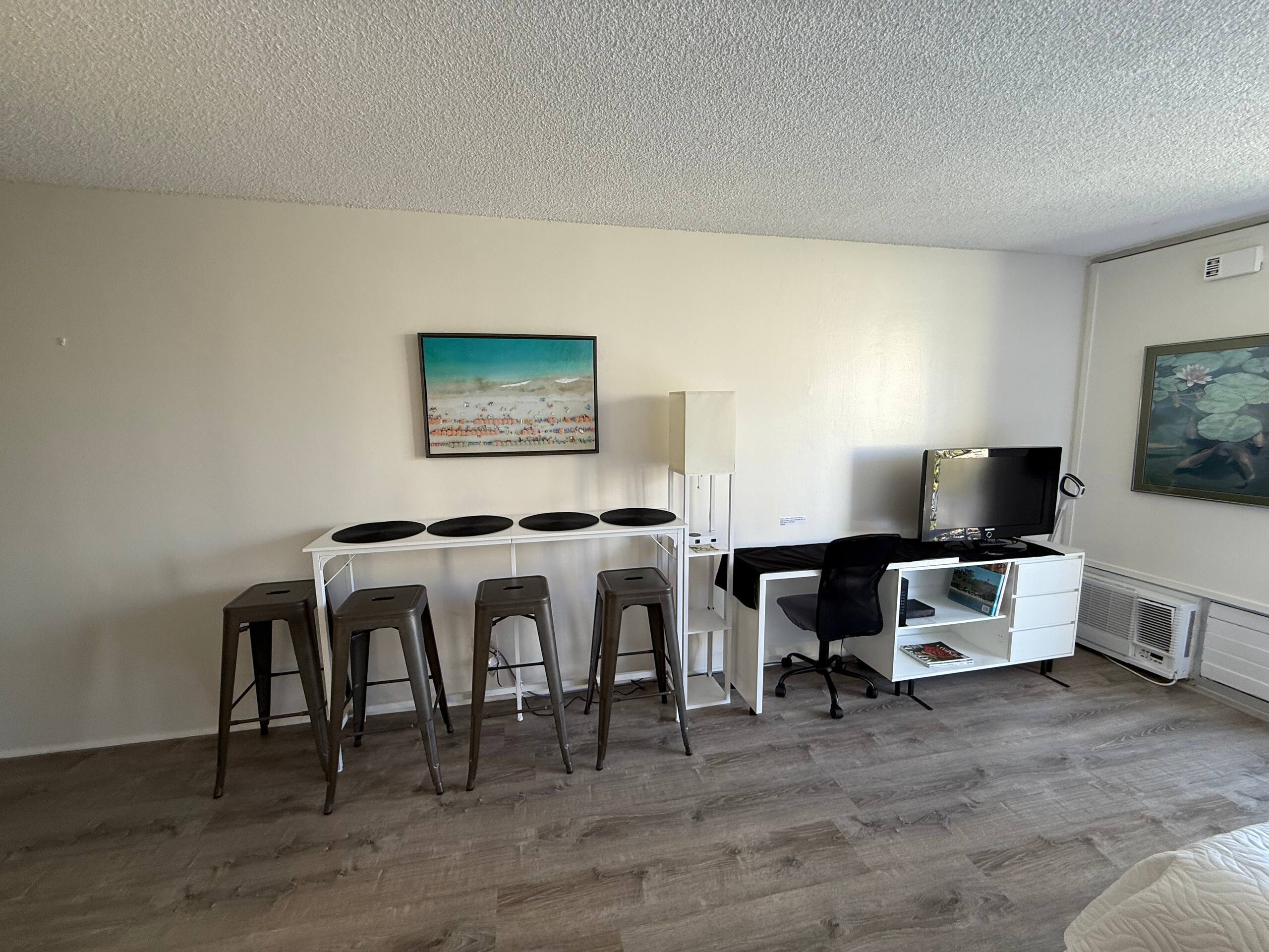 Condo in Honolulu · ★4.84 · 1 bedroom · 3 beds · 1 private bath - Image 38