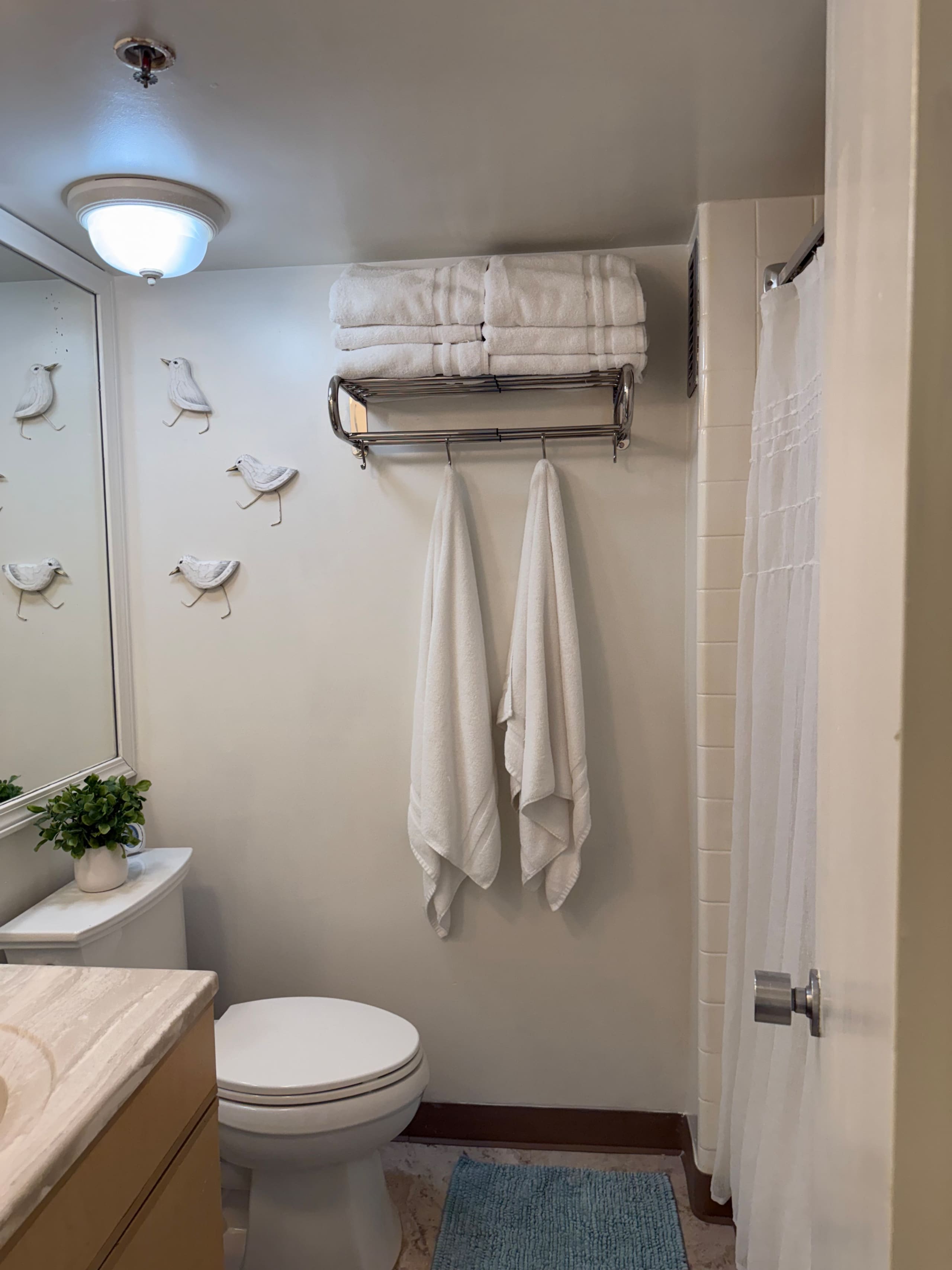 Condo in Honolulu · ★4.84 · 1 bedroom · 3 beds · 1 private bath - Image 43